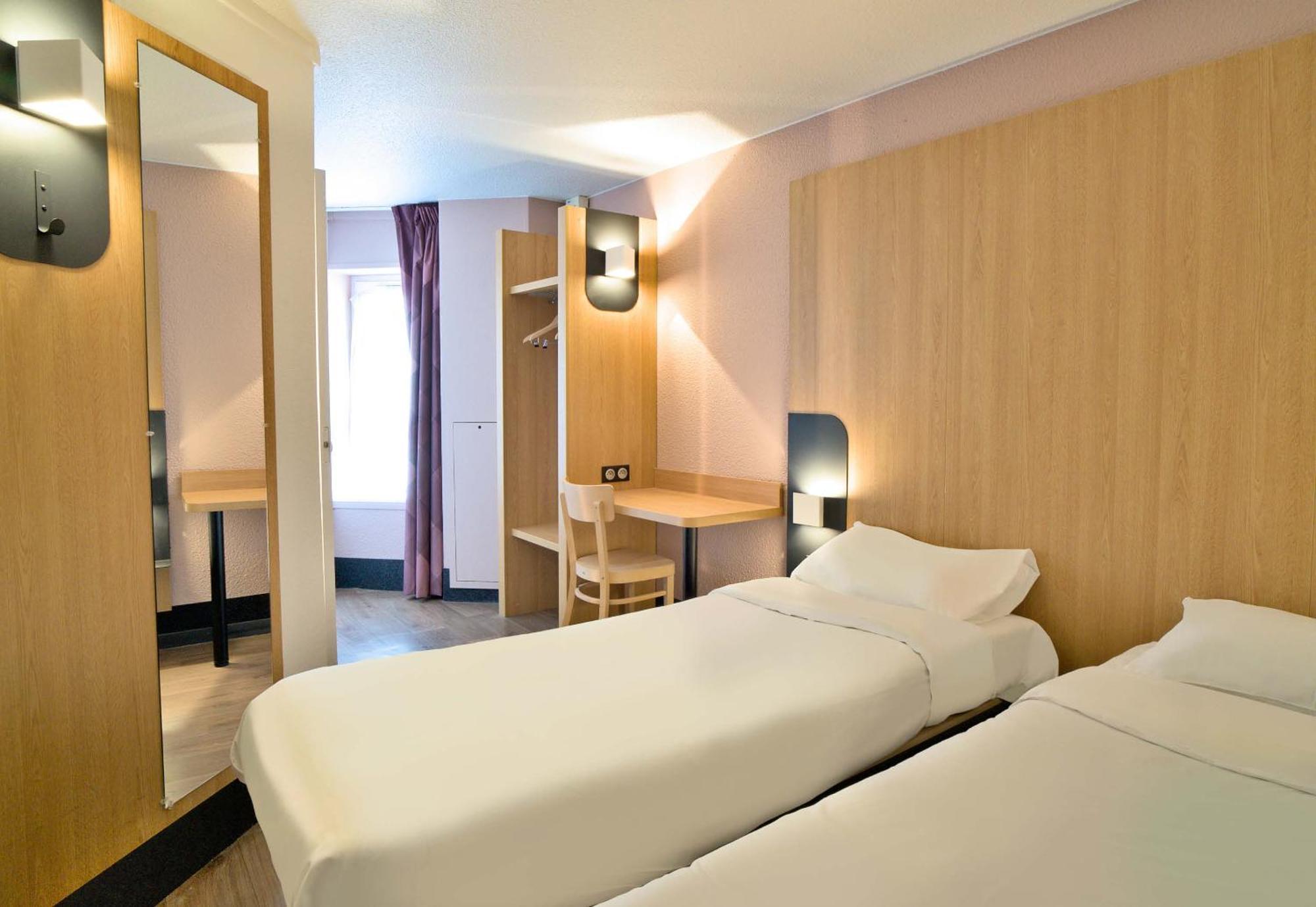 B&B Hotel Dreux Centre Bagian luar foto