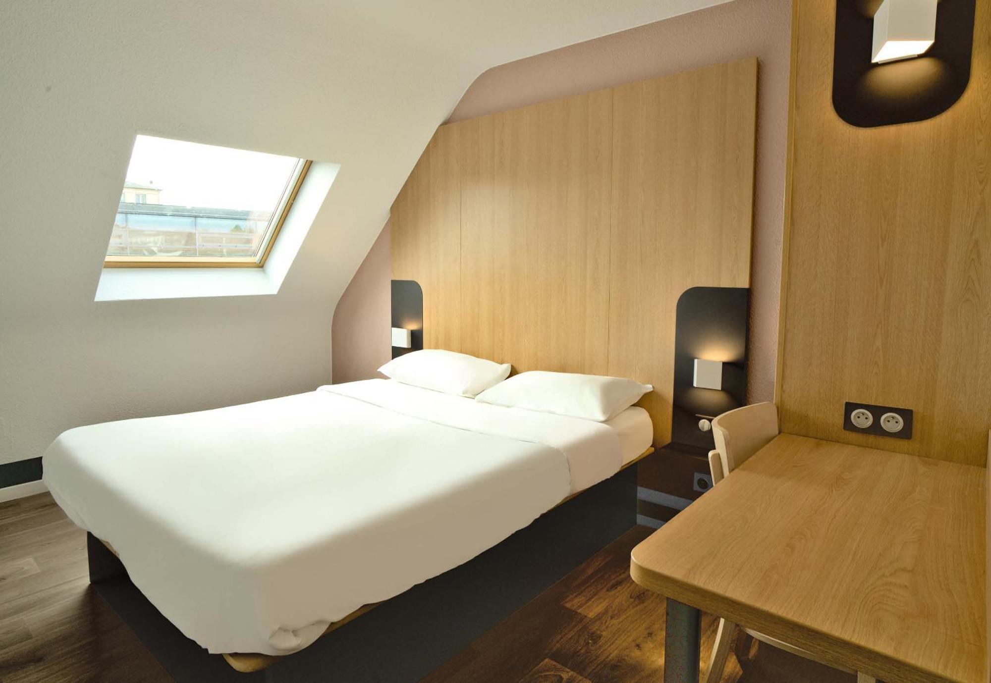 B&B Hotel Dreux Centre Bagian luar foto
