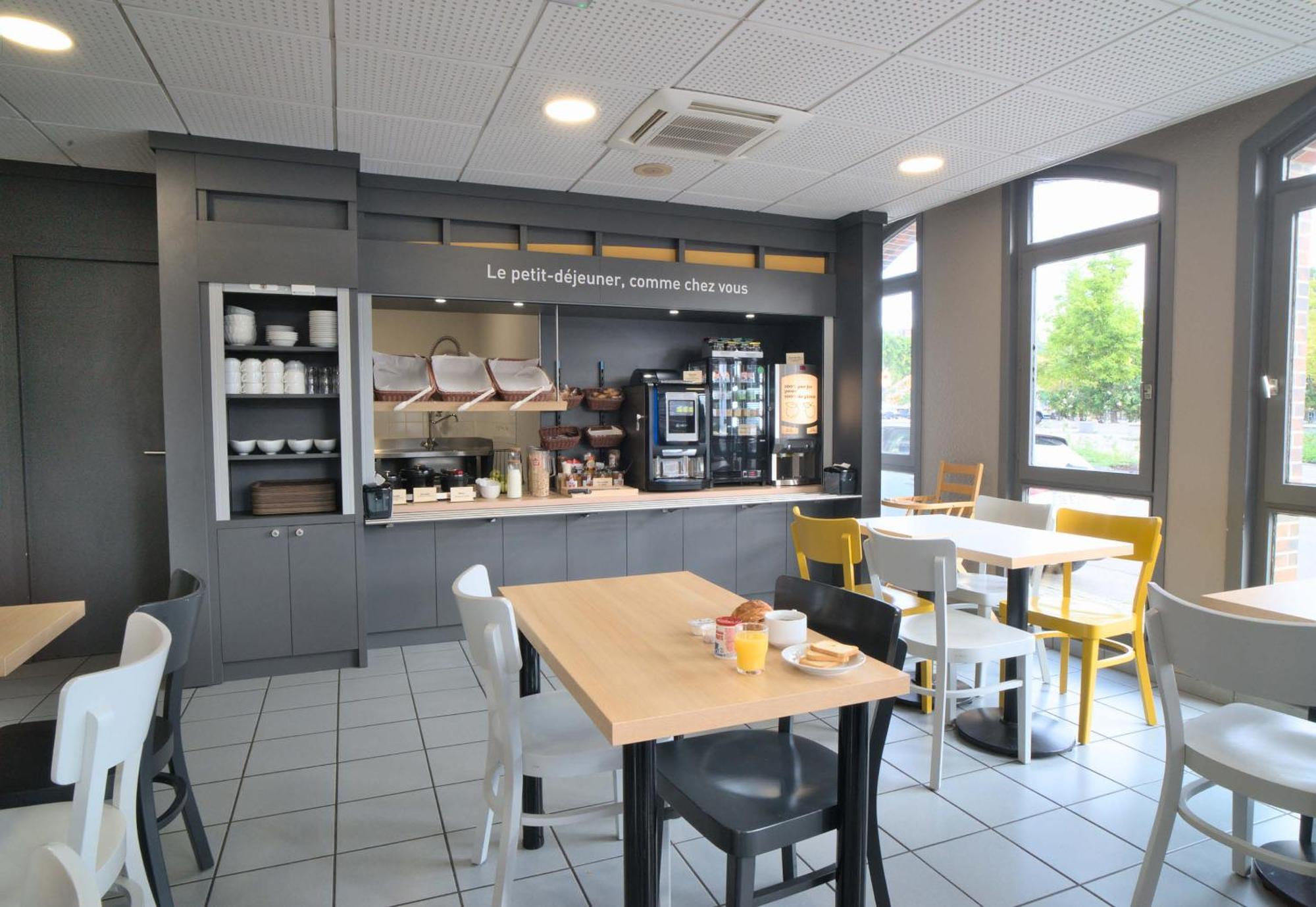 B&B Hotel Dreux Centre Bagian luar foto