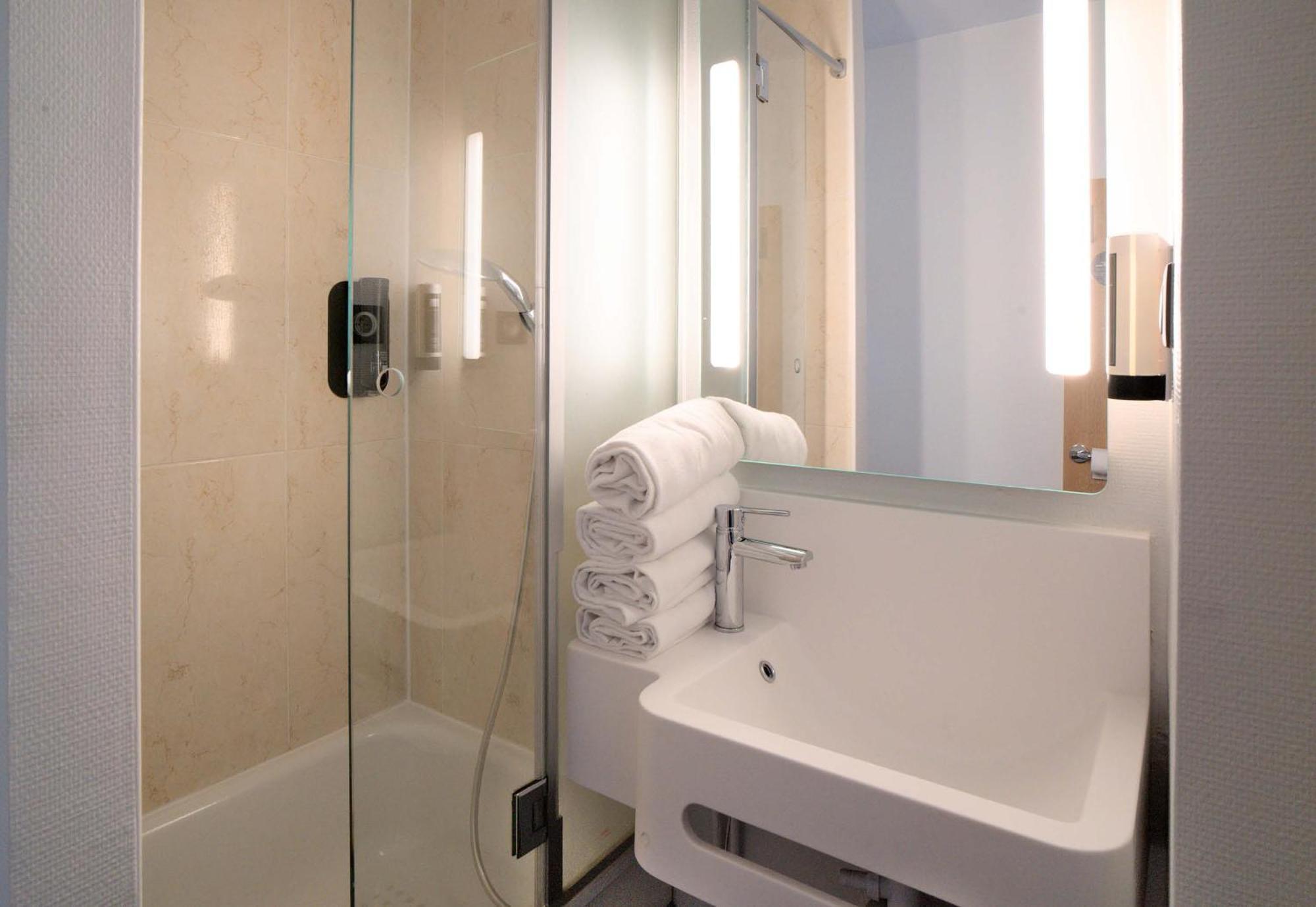 B&B Hotel Dreux Centre Bagian luar foto