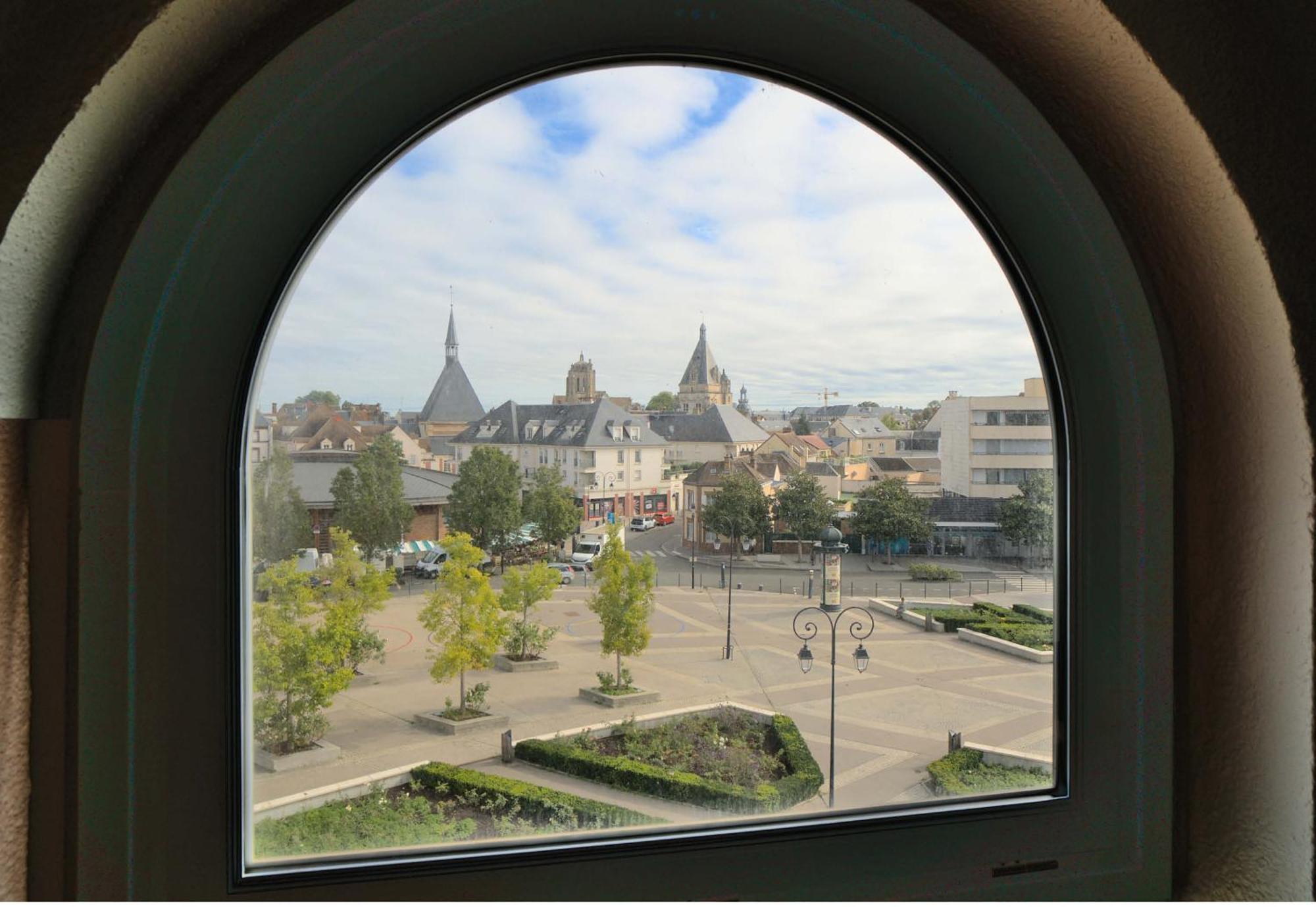 B&B Hotel Dreux Centre Bagian luar foto