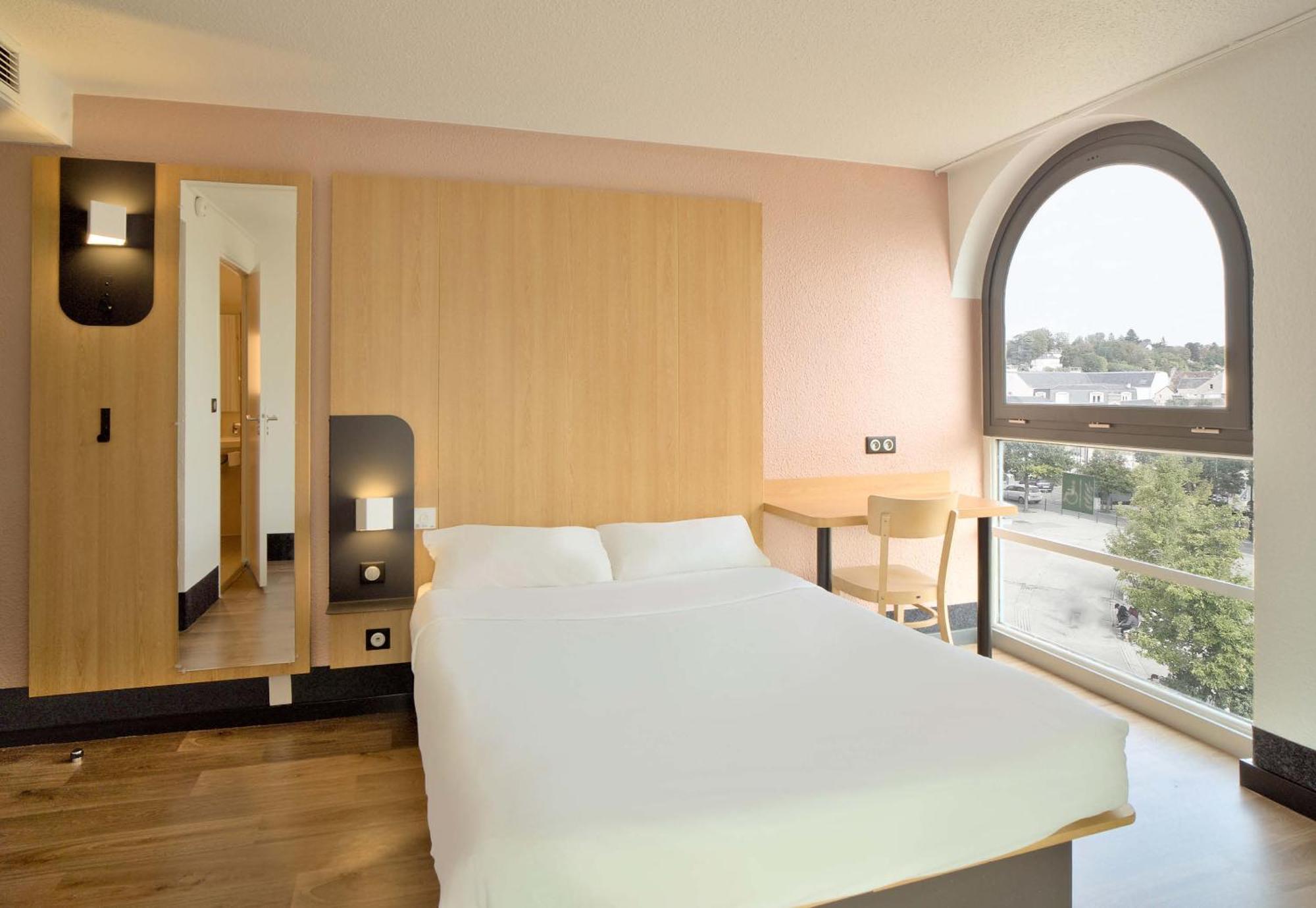 B&B Hotel Dreux Centre Bagian luar foto